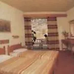 Iniohos Hotel 3*