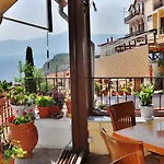 Hotel Iniohos