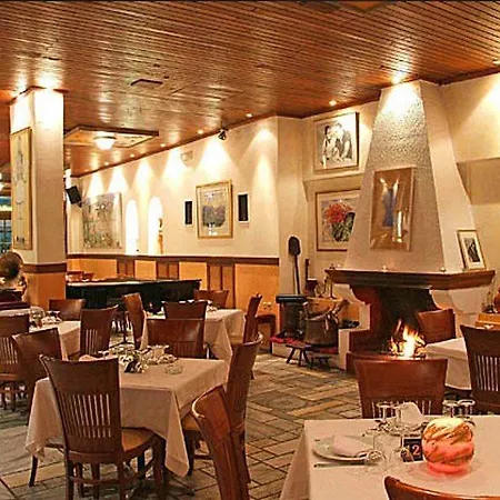 Iniohos Hotell Delphi