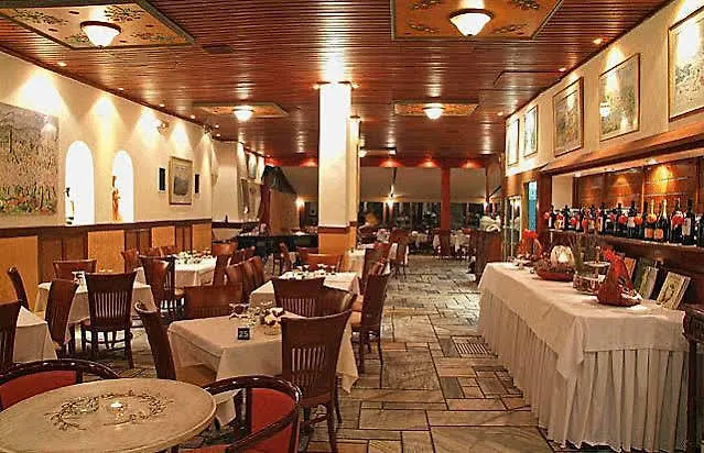 ηνίοχος 3* Δελφοί